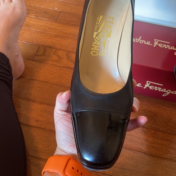 Salvatore Ferragamo black smooth and patent leather platform pump size 8 - Picture 4 of 9